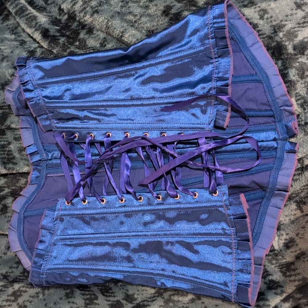Corset - Picture 2 of 7